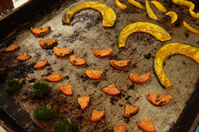 カボチャ、ニンジン、ブロッコリー、黄パプリカは塩・コショウしてオリーブオイルをかけて焼く。