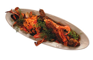 シェフのイメージする“地中海”を大皿に丸ごと鮮魚のブイヤベースソーススパゲッティ